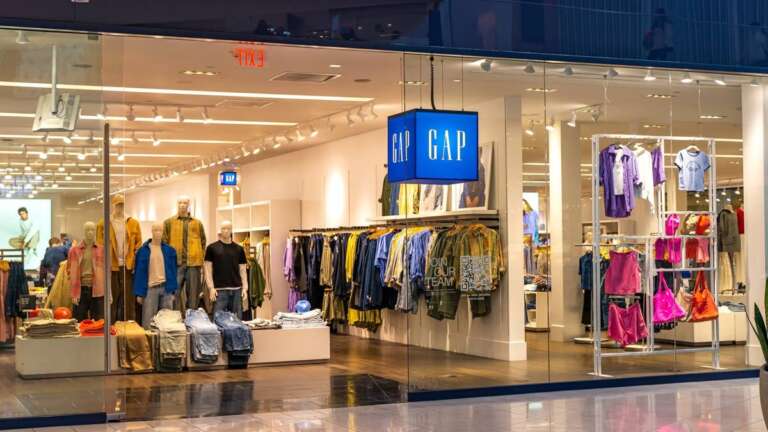 Closing 350 stores didn't save this iconic mall chain from itself
